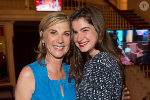 Exclusif - Michèle Laroque et sa fille Oriane - Présentation de la préparation du film "Jeux dangereux"au Théâtre de Paris le 15 juin 2015. A l'occasion de cette présentation, les comédiens Jean-Baptiste Maunier, Pascal Elbé et JoeyStarr ont fêter les 55 ans de Michèle Laroque devant un public conquis. Début février 2013, la comédienne Michèle Laroque faisait appel au public pour financer son projet de film "Jeux Dangereux" via la plateforme Touscoprod. 400 000 euros étaient nécessaires pour démarrer l'aventure : mission accomplie ! Ce projet de crowdfunding à la française a bénéficié du soutien de plus de 2 000 co-producteurs, anonymes, célébrités et entreprises, qui ont répondu à l'appel lancé par la comédienne via la plateforme Touscoprod. (no web - online pour suisse et Belgique)15/06/2015 - Paris