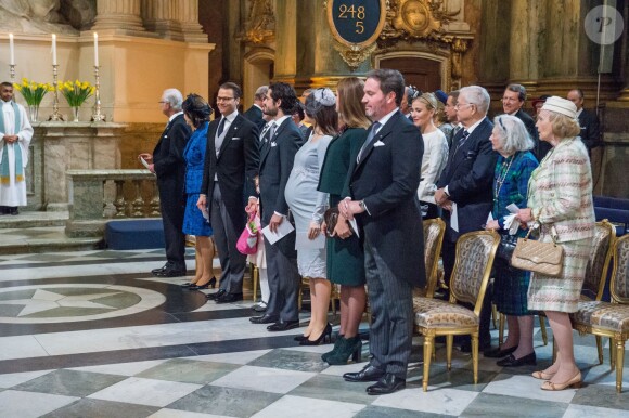 La famille royale de Suède assistant à une messe en l'honneur de la naissance du prince Oscar de Suède le 3 mars 2016 en la chapelle royale du palais Drottningholm à Stockholm.
