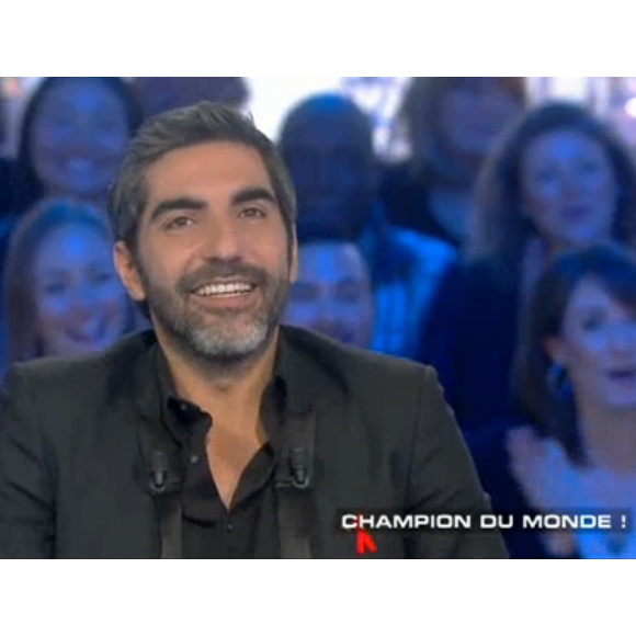 Ary Abittan, dans Salut les terriens sur Canal+, le samedi 2 avril 2016.