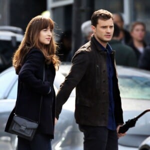 Dakota Johnson et Jamie Dornan sur le tournage de Fifty Shades Darker à Vancouver le 4 avril 2016.