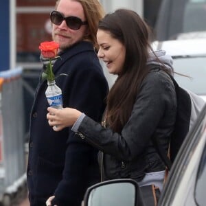 Macaulay Culkin et sa petite amie Jordan Lane Price à Paris le 22 novembre 2013