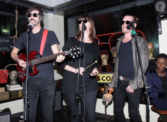Macaulay Culkin en concert avec son groupe, Pizza Underground, à New York le 23 janvier 2014



