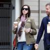 Exclusif - Anne Hathaway, enceinte et son mari Adam Shulman se rendent au parc pour y retrouver leurs amis à Santa Monica le 23 janvier 2016.