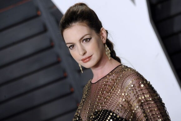 Anne Hathaway (enceinte) - People à la soirée "Vanity Fair Oscar Party" après la 88e cérémonie des Oscars à Hollywood, le 28 février 2016.