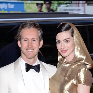 Adam Shulman et sa femme Anne Hathaway - Soirée Costume Institute Gala 2015 (Met Ball) au Metropolitan Museum célébrant l'ouverture de Chine: à travers le miroir à New York, le 4 mai 2015.