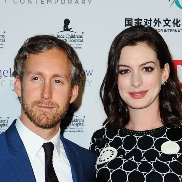 Anne Hathaway et Adam Shulman à Los Angeles, le 27 janvier 2016.