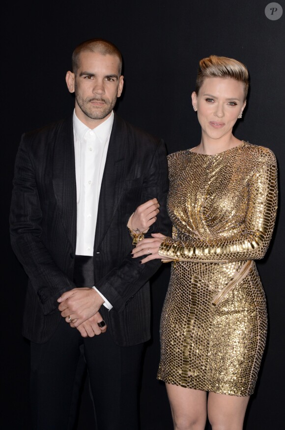 Scarlett Johansson et Romain Dauriac au défilé Tom Ford organisé à Los Angeles le 20 février 2015