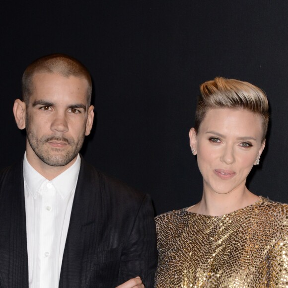 Scarlett Johansson et Romain Dauriac au défilé Tom Ford organisé à Los Angeles le 20 février 2015