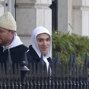 Guy Ritchie et son fils Rocco à Londres le 12 mars 2016