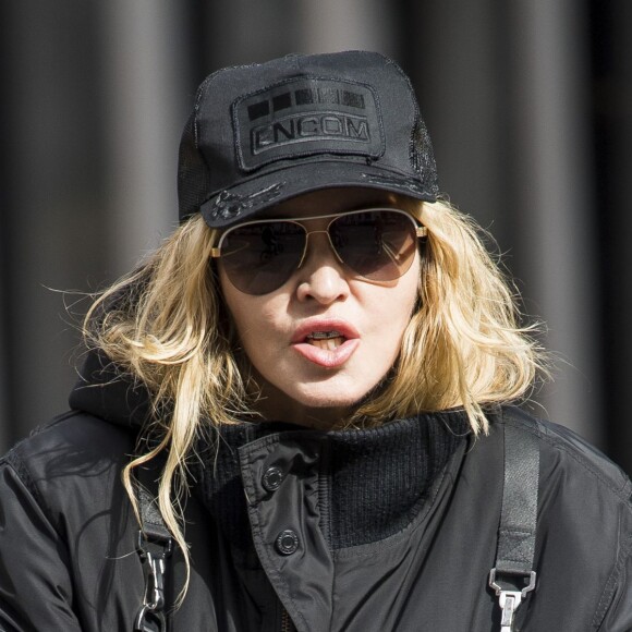 Madonna en vélo dans les rues de Londres le 10 avril 2016