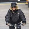 Madonna en vélo dans les rues de Londres le 10 avril 2016