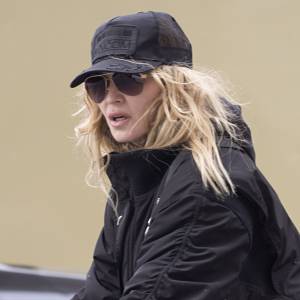 Madonna en vélo à la sortie de son domicile de Londres le 10 avril 2016