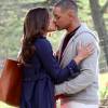 Will Smith embrasse sa partenaire Naomie Harris pour une scène du film "Collateral Beauty" à New York le 6 avril 2016. Dans le film, le personnage joué par Naomie Harris est enceinte.