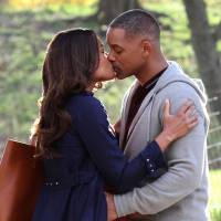 Will Smith, son agréable tournage : Doux baiser à Naomie Harris "enceinte"