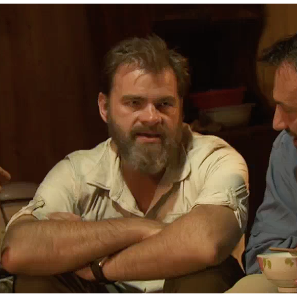 Clovis Cornillac et Frédéric Lopez dans "Rendez-vous en terre inconnue" sur France 2, le 12 avril 2016.