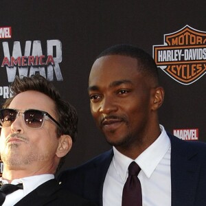 Robert Downey Jr., Anthony Mackie, Chris Evans à la première de Captain America: Civil War au Dolby Theatre à Hollywood, le 12 avril 2016.