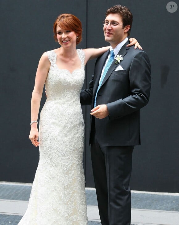 Ellie Kemper et son époux, Michael Koman, le jour de leur mariage à New York le 7 juillet 2012