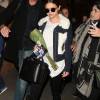 Selena Gomez est accueillie par ses fans à son arrivée à Londres en Eurostar en provenance de Paris, le 10 mars 2016