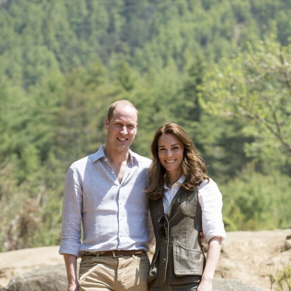 Kate Middleton et le prince William ont fait un trek de près de trois heures le 15 avril 2016 au Bhoutan pour atteindre le monastère bouddhiste Taktshang, dit "la tanière du tigre", berceau du bouddhisme au Bhoutan surplombant la vallée de Paro, à l'avant-dernier jour de leur tournée royale en Inde et au Bhoutan.