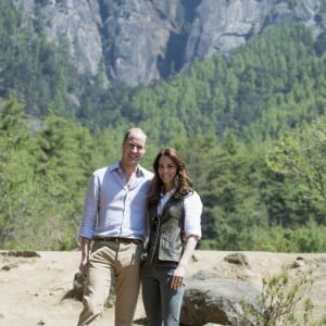 Kate Middleton et le prince William ont fait un trek de près de trois heures le 15 avril 2016 au Bhoutan pour atteindre le monastère bouddhiste Taktshang, dit "la tanière du tigre", berceau du bouddhisme au Bhoutan surplombant la vallée de Paro, à l'avant-dernier jour de leur tournée royale en Inde et au Bhoutan.