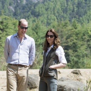 Kate Middleton et le prince William ont fait un trek de près de trois heures le 15 avril 2016 au Bhoutan pour atteindre le monastère bouddhiste Taktshang, dit "la tanière du tigre", berceau du bouddhisme au Bhoutan surplombant la vallée de Paro, à l'avant-dernier jour de leur tournée royale en Inde et au Bhoutan.