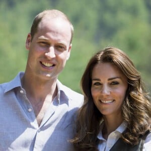 Kate Middleton et le prince William ont fait un trek de près de trois heures le 15 avril 2016 au Bhoutan pour atteindre le monastère bouddhiste Taktshang, dit "la tanière du tigre", berceau du bouddhisme au Bhoutan surplombant la vallée de Paro, à l'avant-dernier jour de leur tournée royale en Inde et au Bhoutan.