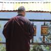 Kate Middleton et le prince William ont fait une halte à mi-chemin, à un temple, lors de leur trek de près de trois heures le 15 avril 2016 au Bhoutan pour atteindre le monastère bouddhiste Taktshang, dit "la tanière du tigre", berceau du bouddhisme au Bhoutan surplombant la vallée de Paro, à l'avant-dernier jour de leur tournée royale en Inde et au Bhoutan.