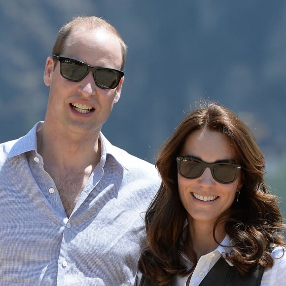 Kate Middleton et le prince William ont effectué un trek de près de trois heures le 15 avril 2016 au Bhoutan pour atteindre le monastère bouddhiste Taktshang, dit "la tanière du tigre", berceau du bouddhisme au Bhoutan surplombant la vallée de Paro, à l'avant-dernier jour de leur tournée royale en Inde et au Bhoutan.