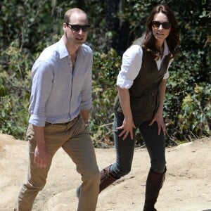 Kate Middleton et le prince William ont effectué un trek de près de trois heures le 15 avril 2016 au Bhoutan pour atteindre le monastère bouddhiste Taktshang, dit "la tanière du tigre", berceau du bouddhisme au Bhoutan surplombant la vallée de Paro, à l'avant-dernier jour de leur tournée royale en Inde et au Bhoutan.