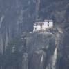 Le monastère bouddhiste Taktshang, dit "la tanière du tigre", berceau du bouddhisme au Bhoutan surplombant la vallée de Paro, que le prince William et Kate Middleton sont allés découvrir le 15 avril 2016 à l'avant-dernier jour de leur tournée royale en Inde et au Bhoutan.
