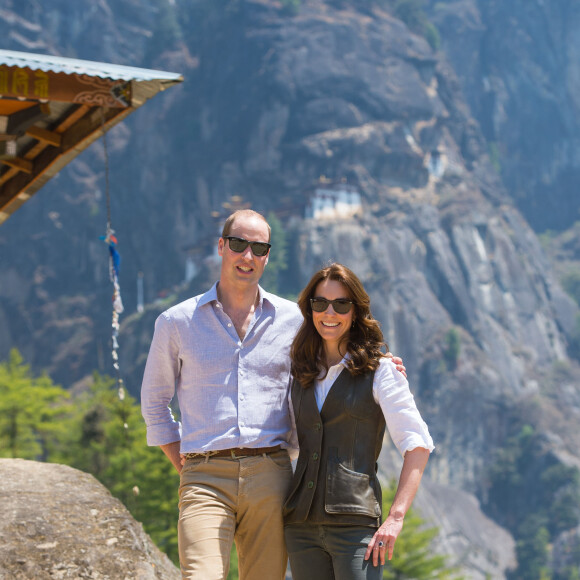 Kate Middleton et le prince William se sont lancés dans un trek de près de trois heures le 15 avril 2016 au Bhoutan pour monter jusqu'au monastère bouddhiste Taktshang, dit "la tanière du tigre", berceau du bouddhisme au Bhoutan surplombant la vallée de Paro, à l'avant-dernier jour de leur tournée royale en Inde et au Bhoutan.