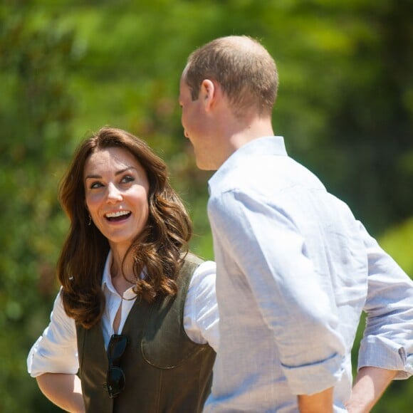 Kate Middleton et le prince William se sont lancés dans un trek de près de trois heures le 15 avril 2016 au Bhoutan pour monter jusqu'au monastère bouddhiste Taktshang, dit "la tanière du tigre", berceau du bouddhisme au Bhoutan surplombant la vallée de Paro, à l'avant-dernier jour de leur tournée royale en Inde et au Bhoutan.