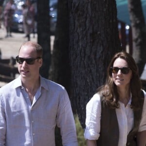 Kate Middleton et le prince William se sont lancés dans un trek de près de trois heures le 15 avril 2016 au Bhoutan pour monter jusqu'au monastère bouddhiste Taktshang, dit "la tanière du tigre", berceau du bouddhisme au Bhoutan surplombant la vallée de Paro, à l'avant-dernier jour de leur tournée royale en Inde et au Bhoutan.