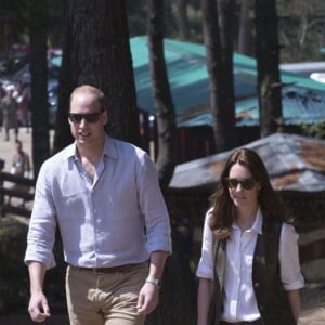 Kate Middleton et le prince William se sont lancés dans un trek de près de trois heures le 15 avril 2016 au Bhoutan pour monter jusqu'au monastère bouddhiste Taktshang, dit "la tanière du tigre", berceau du bouddhisme au Bhoutan surplombant la vallée de Paro, à l'avant-dernier jour de leur tournée royale en Inde et au Bhoutan.