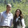 Kate Middleton et le prince William se sont lancés dans un trek de près de trois heures le 15 avril 2016 au Bhoutan pour monter jusqu'au monastère bouddhiste Taktshang, dit "la tanière du tigre", berceau du bouddhisme au Bhoutan surplombant la vallée de Paro, à l'avant-dernier jour de leur tournée royale en Inde et au Bhoutan.