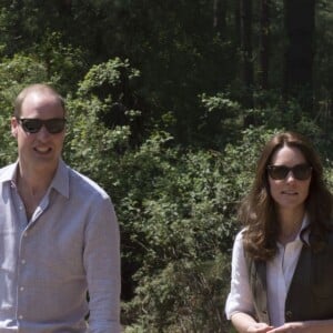 Kate Middleton et le prince William se sont lancés dans un trek de près de trois heures le 15 avril 2016 au Bhoutan pour monter jusqu'au monastère bouddhiste Taktshang, dit "la tanière du tigre", berceau du bouddhisme au Bhoutan surplombant la vallée de Paro, à l'avant-dernier jour de leur tournée royale en Inde et au Bhoutan.