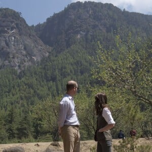 Kate Middleton et le prince William se sont lancés dans un trek de près de trois heures le 15 avril 2016 au Bhoutan pour monter jusqu'au monastère bouddhiste Taktshang, dit "la tanière du tigre", berceau du bouddhisme au Bhoutan surplombant la vallée de Paro, à l'avant-dernier jour de leur tournée royale en Inde et au Bhoutan.