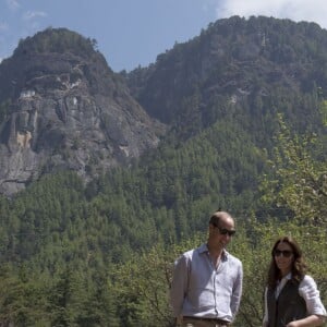 Kate Middleton et le prince William se sont lancés dans un trek de près de trois heures le 15 avril 2016 au Bhoutan pour monter jusqu'au monastère bouddhiste Taktshang, dit "la tanière du tigre", berceau du bouddhisme au Bhoutan surplombant la vallée de Paro, à l'avant-dernier jour de leur tournée royale en Inde et au Bhoutan.