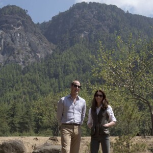 Kate Middleton et le prince William se sont lancés dans un trek de près de trois heures le 15 avril 2016 au Bhoutan pour monter jusqu'au monastère bouddhiste Taktshang, dit "la tanière du tigre", berceau du bouddhisme au Bhoutan surplombant la vallée de Paro, à l'avant-dernier jour de leur tournée royale en Inde et au Bhoutan.