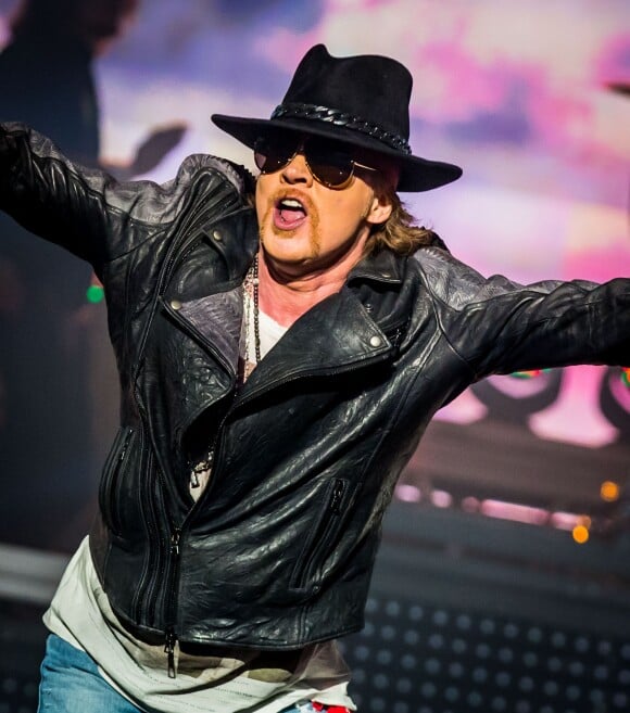 Axl Rose et les Guns N' Roses en concert au Hard Rock Hotel & Casino à Las Vegas le 31 octobre 2012. Le 16 avril 2016, Axl Rose a été annoncé en remplacement de Brian Johnson au sein de AC/DC.