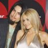 Carmen Electra et son amoureux Dave Navarro au Montmartre Lounge de Los Angeles, le 21 avril 2005