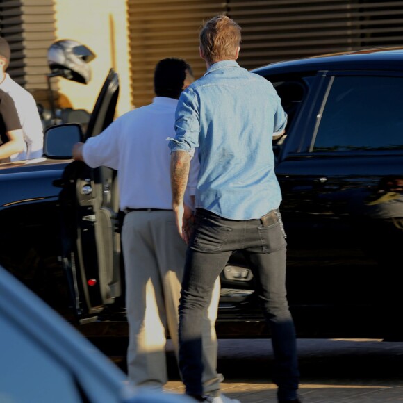 David Beckham, sa femme Victoria et leurs enfants Harper, Cruz et Romeo ont fêté les 42 ans de Victoria au restaurant Nobu à Los Angeles , le 16 avril 2016.