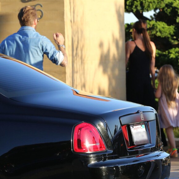 David Beckham, sa femme Victoria et leurs enfants Harper, Cruz et Romeo ont fêté les 42 ans de Victoria au restaurant Nobu à Los Angeles , le 16 avril 2016.