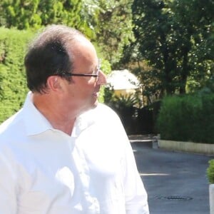 Exclusif - Au lendemain de son 60e anniversaire, François Hollande est venu embrasser son père Georges dans sa résidence à Cannes. Le 13 août 2014 crédit Franz Chavaroche-Alain Brun Jacob / Nice Matin / Bestimage