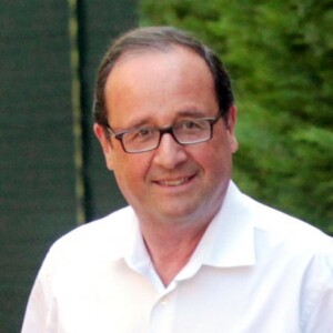 Exclusif - Au lendemain de son 60e anniversaire, François Hollande est venu embrasser son père Georges dans sa résidence à Cannes. Le 13 août 2014 crédit Franz Chavaroche-Alain Brun Jacob / Nice Matin / Bestimage