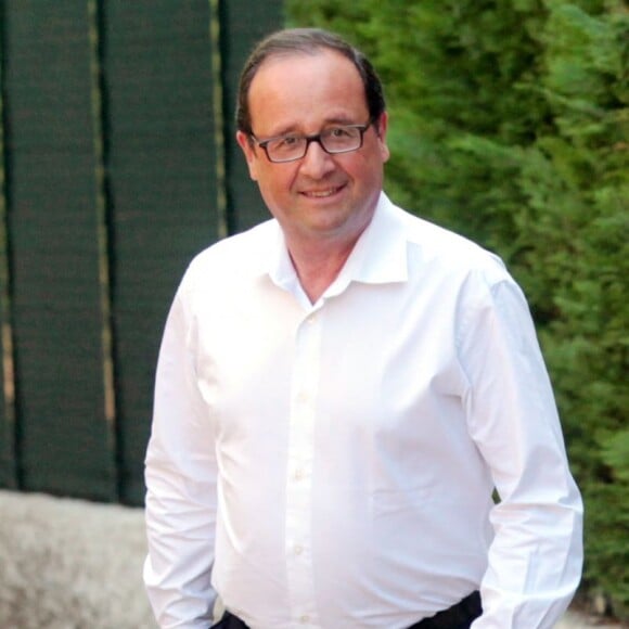 Exclusif - Au lendemain de son 60e anniversaire, François Hollande est venu embrasser son père Georges dans sa résidence à Cannes. Le 13 août 2014 crédit Franz Chavaroche-Alain Brun Jacob / Nice Matin / Bestimage