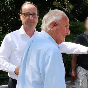 Exclusif - Au lendemain de son 60e anniversaire, le président François Hollande est venu embrasser son père Georges dans sa résidence à Cannes. Le 13 août 2014 crédit Franz Chavaroche-Alain Brun Jacob / Nice Matin / Bestimage