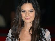 REPORTAGE PHOTOS : Katy Saunders... son hallucinant décolleté nous fait tourner la tête, mais aussi celle de George Clooney !