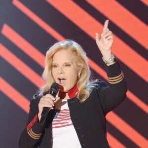 Sylvie Vartan en concert sur le plateau de l'émission "Vivement Dimanche" à Paris le 20 novembre 2013