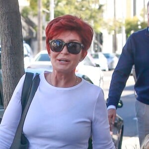 Sharon Osbourne fait du shopping avec sa petite fille Pearl à Beverly Hills, le 15 février 2016